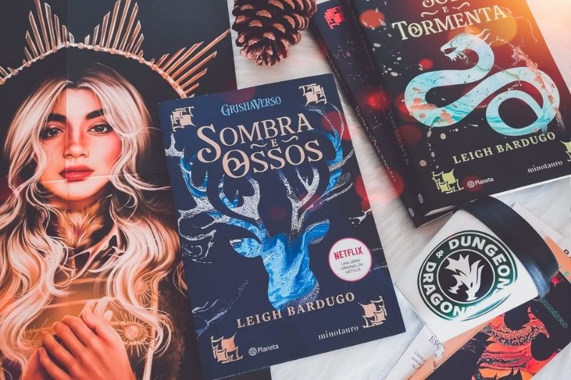 2 Livros Sombra E Ossos + Livro Sol E Tormenta Netflix em Promoção
